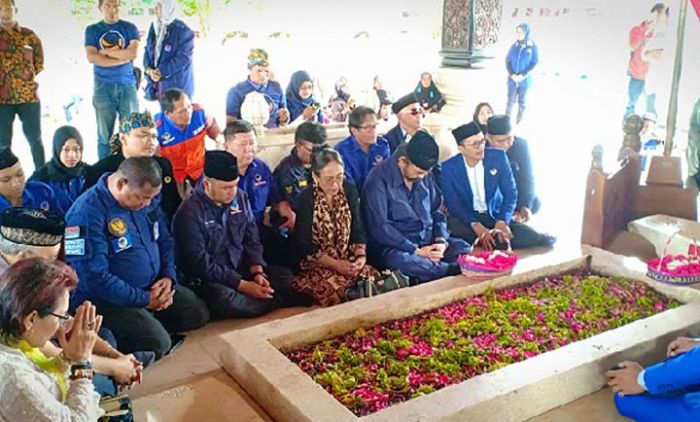 Safari Politik Keliling Jawa Timur, Surya Paloh Nyekar ke Makam Bung Karno