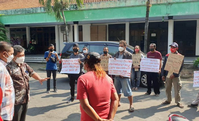 Resah Adanya PPKM Darurat, Puluhan PKL Jombang Demo: Lama-lama Kami Bisa Mati Karena Stres