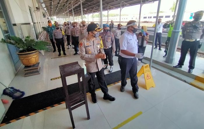 ​Jelang New Normal, Polres Pasuruan Sidak Layanan Stasiun Bangil