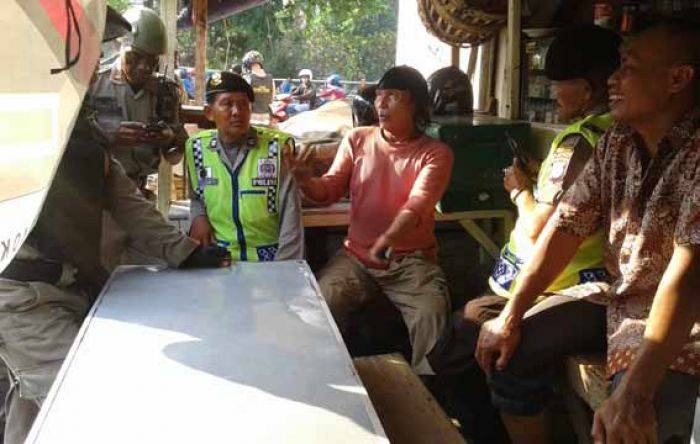 Stres, Warga Pandean Surabaya bikin Geger dengan Hunus Samurai Panjang