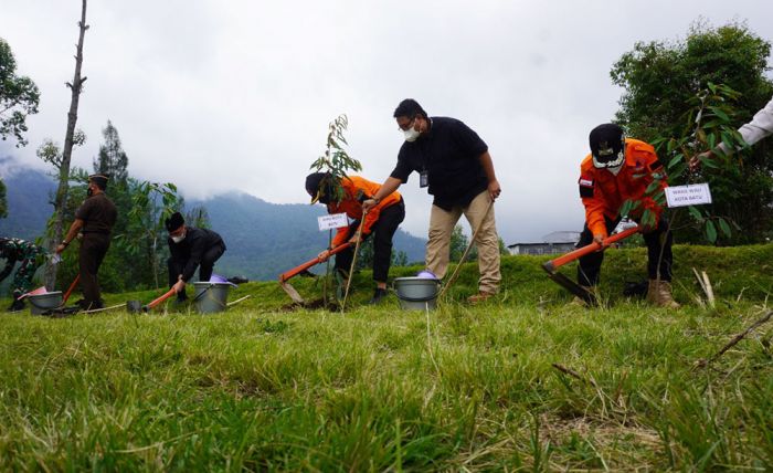 Antisipasi Longsor di Kota Batu dengan Tanam 1.450 Pohon