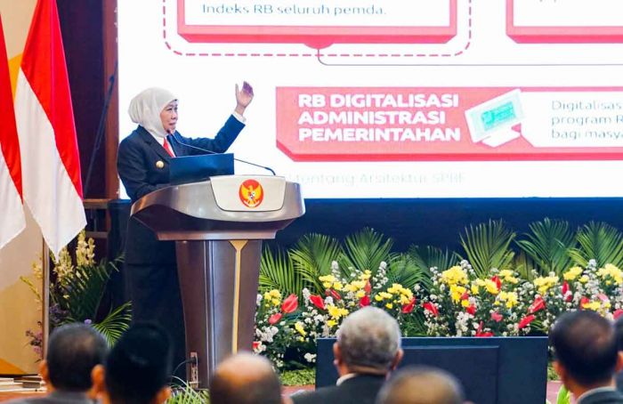 Buka PKN Tingkat II Angkatan II 2023, Gubernur Khofifah Serahkan 25 Penghargaan IKI ASN