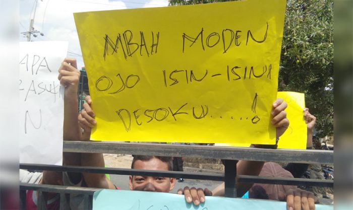 Terciduk Satpol PP Bersama Wanita di Hotel, Mbah Modin Desa Hargoretno Kerek Didemo Warga