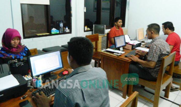 Kernet dan Sopir Bus Mira Keroyok Pengendara Motor di Ngawi