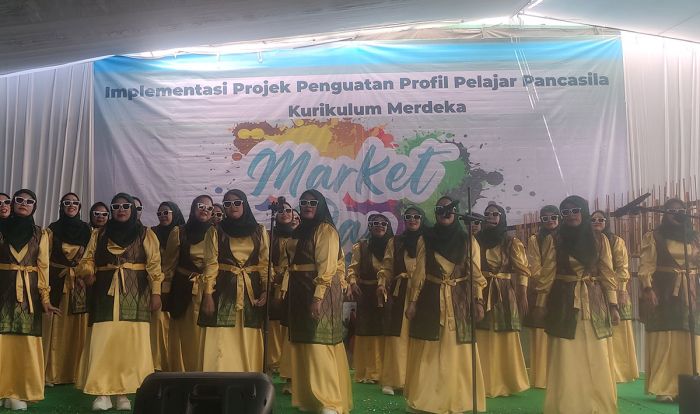 Asah Jiwa Entrepreneur, MI dan MTs Bilingual Muslimat Pucang Sidoarjo Gelar Market Day