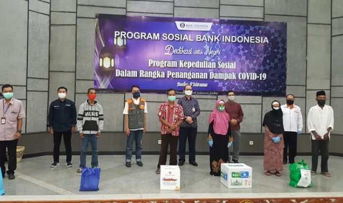 BI Jember Salurkan 729 Paket Sembako Bagi Warga Terdampak Covid-19