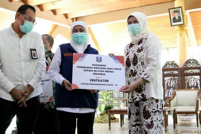 ​Gubernur Khofifah Bagikan Masker dan Ventilator, Kali ini Fokus di Sidoarjo, Pasuruan dan Mojokerto