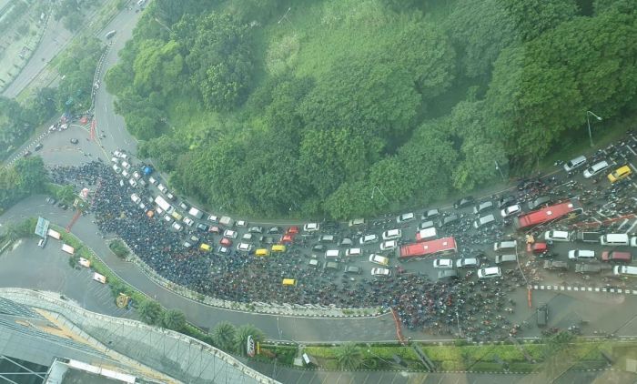 Hari Pertama PSBB Bundaran Waru Macet, Pemkot Surabaya Langsung Evaluasi