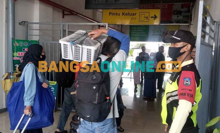 Hari Pertama Libur Lebaran, Stasiun Madiun Alami Lonjakan Penumpang