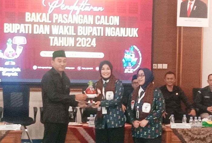 Ita Triwibawati dan Zuli Rantauwati Jadi Pendaftar Pertama di KPU Nganjuk