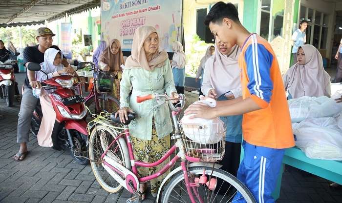 Sambut Lebaran, Yayasan Al Muslim Bagikan Ribuan Sembako