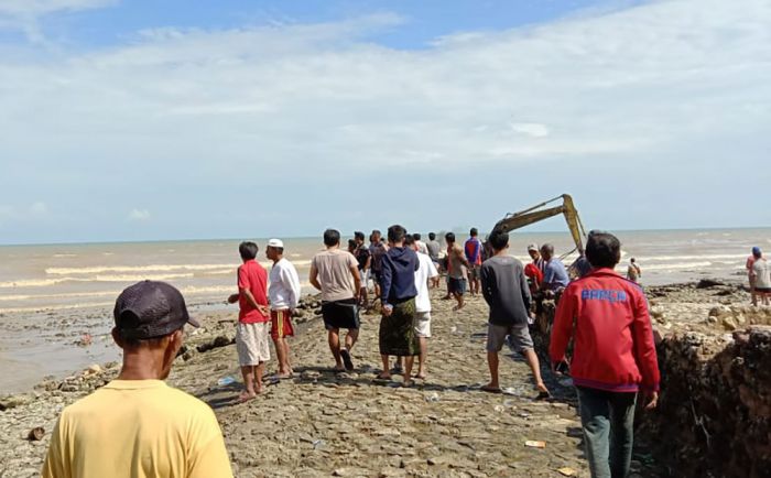 Permudah Lalu Lintas Perahu Nelayan Pasean, Perusahaan Rokok Bantu Pengerukan Terumbu Karang