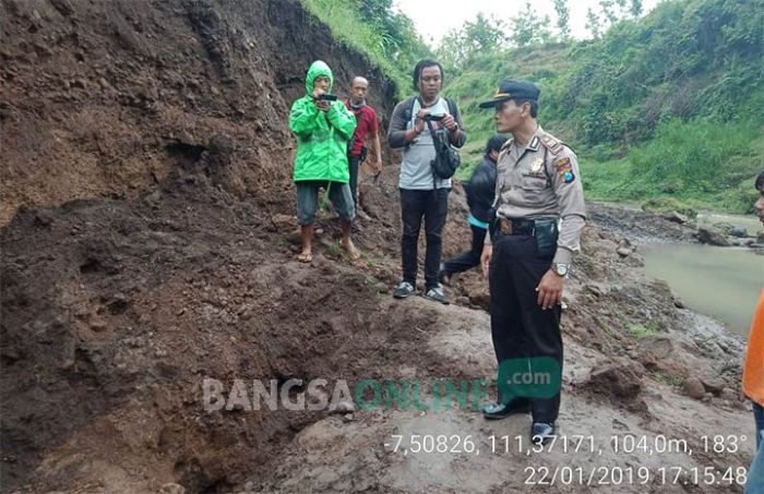 Dua Penambang Pasir Tradisional di Ngawi Tewas Tertimbun Longsor