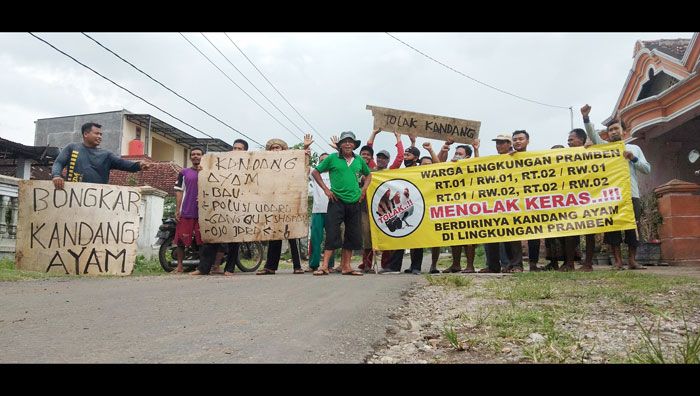 Tak Miliki Izin dan Bikin Bau, Puluhan Warga Siman Ponorogo Tuntut Pembongkaran Kandang Ayam