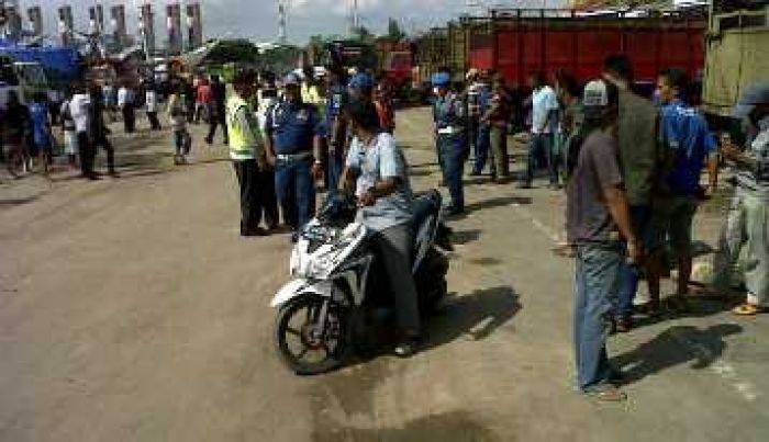 Truk Tua Ditertibkan, Ratusan Sopir di Pelabuhan Gresik Demo