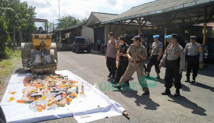 Polres Pamekasan Musnahkan Ratusan Miras Hasil Operasi Pekat Semeru 2019