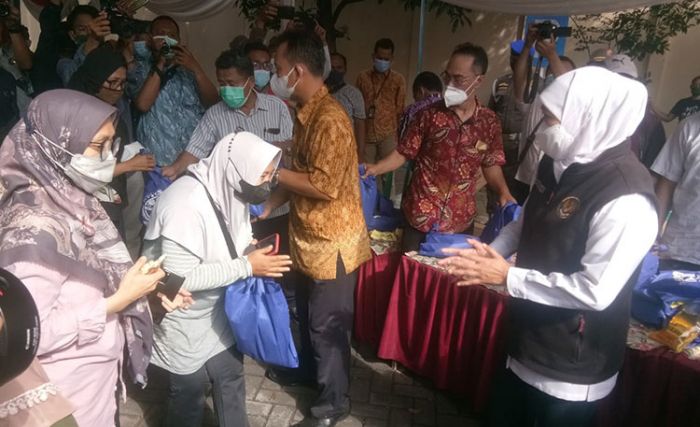 Penuhi Kebutuhan Masyarakat, Pemprov Jatim Distribusikan 2,7 Juta Liter Minyak Goreng