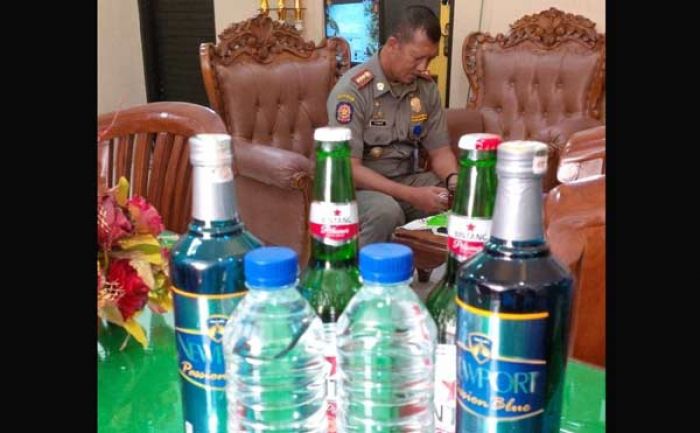 Ratusan Miras Berbagai Merk Diamankan Satpol PP Hasil Razia di Pandaan dan Warungdowo