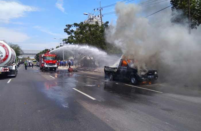 Mobil Pick Up Muatan Solar Terbakar di Jalur Pantura