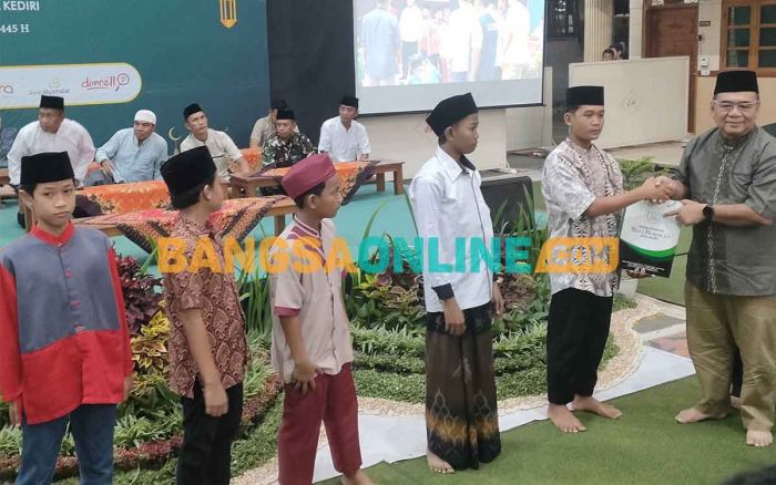 Ponpes Wali Barokah Kediri Gelar Buka Puasa Bersama Sekaligus Santunan Anak Yatim