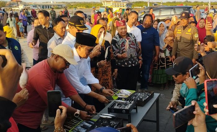 Dihadiri Bupati-Wabup Pamekasan, Bakar Ikan dan Pameran UMKM Meriahkan HUT Desa Branta Pesisir