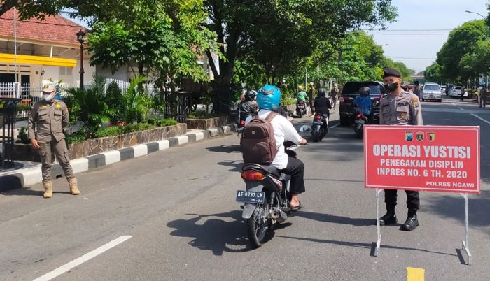 PPKM Level 2, Petugas Gabungan Giatkan Operasi Yustisi di Ngawi