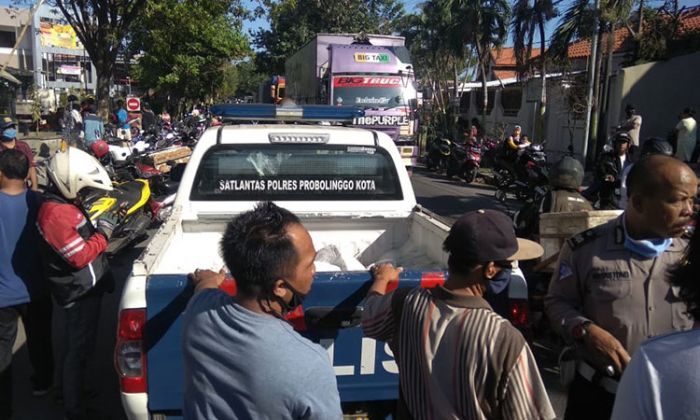 ​Berangkat Kerja, Warga Probolinggo Tewas Terlindas Truk