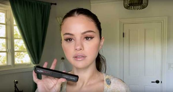 Selena Gomez Jajal Produk Make Up Timur Tengah