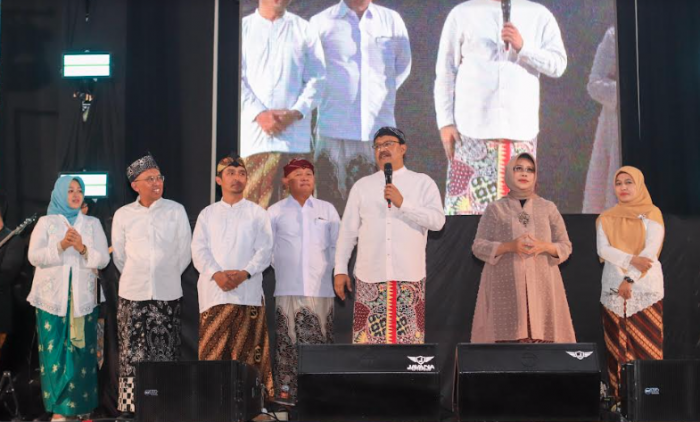 Catwalk Guru Meriahkan Halal Bihalal Puncak Hardiknas 2024 Kota Pasuruan