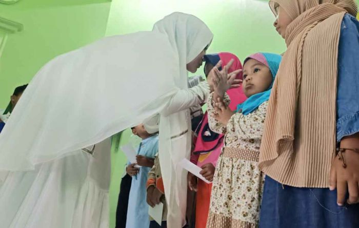 Lulus Dengan Nilai Terbaik, Neng Iim Gelar Syukuran dan Santuni Yatim