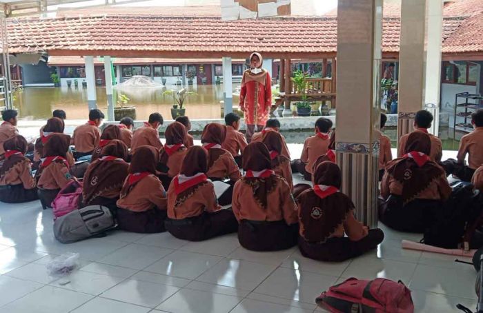 Akibat Banjir di Tanggulangin Sidoarjo, Puluhan Siswa Terjangkit Penyakit Kulit dan ISPA