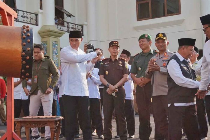 Lepas Jemaah Haji Tuban, Bupati Lindra Berpesan Jaga Kesehatan dan Keamanaan