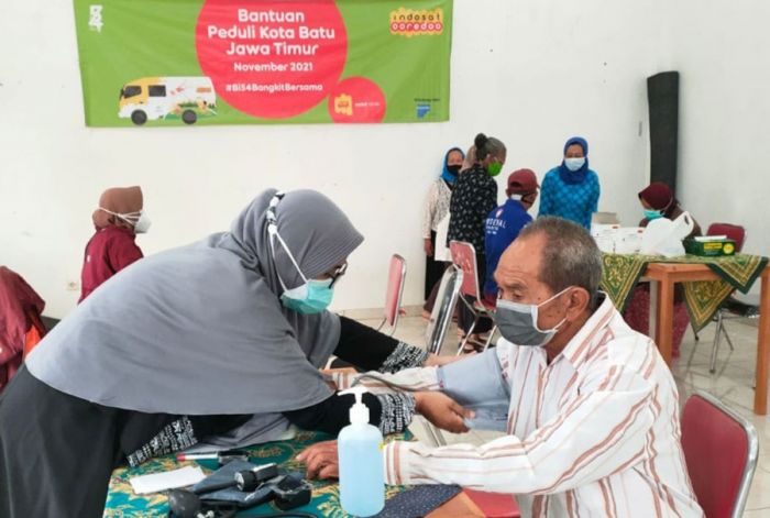 Hadirkan Mobil Klinik, Indosat Bantu Warga Terdampak Banjir Bandang di Kota Batu