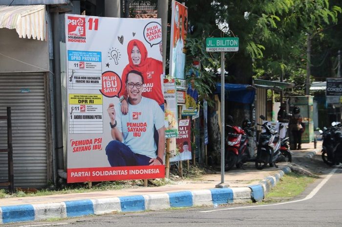 Anak dan Ibu Caleg PSI di Madiun Ini Usung Kampanye Kreatif dan Unik