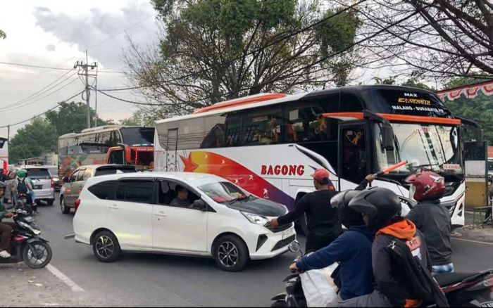 Kepala Pengelola Bungurasih Peringatkan Sopir Bus Agar Turunkan Penumpang di Area yang Ditentukan