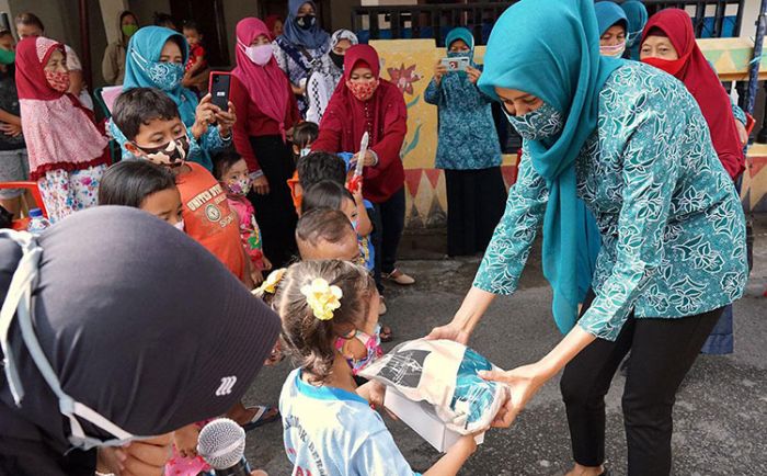 Tingkatkan Kualitas Gizi Balita, PKK dan DKPP Kota Kediri Suplai Paket Menu Ikan ke Posyandu