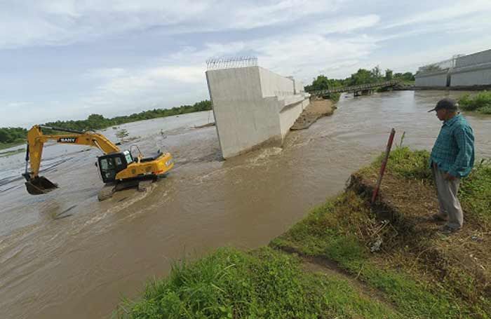 Tanggul Sungai Avur Kali Konto Jebol, Warga Salahkan Proyek Tol