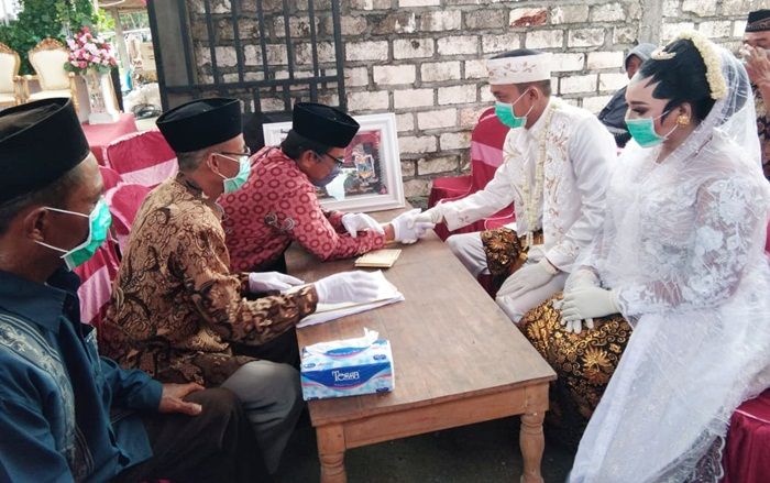 Corona Mewabah, 27 Pasang Pengantin di Lamongan Gelar Akad Nikah Tanpa Resepsi