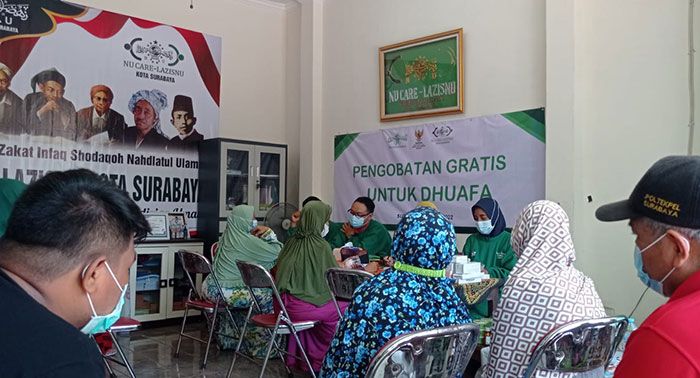 Pemeriksaan dan Pengobatan Gratis Lazisnu Surabaya Disambut Antusias Warga