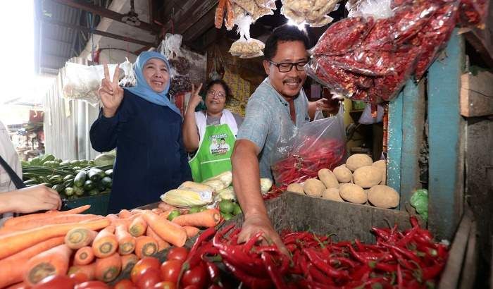 Dicurhati Pedagang Wonokromo, Khofifah: Pasar Tradisional Harus Tersentuh Digitalisasi