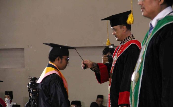 Perjuangan Rohmadi, Kisah Anak Buruh Tani Peraih Gelar Magister di Unipdu Jombang