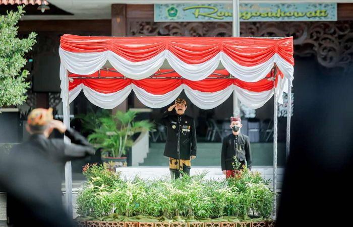 Upacara Peringatan Hari Jadi ke-492 Kabupaten Pamekasan, Peserta Pakai Busana Bangsawan