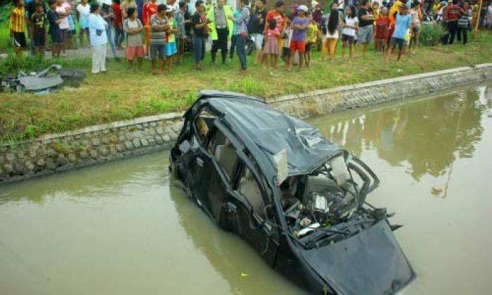 Kereta Api Vs Mobil di Desa Seketi Sidoarjo, 3 Nyawa Melayang