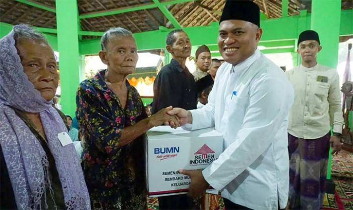 Peduli Kaum Duafa, Semen Indonesia Bagikan Ribuan Paket Sembako Murah