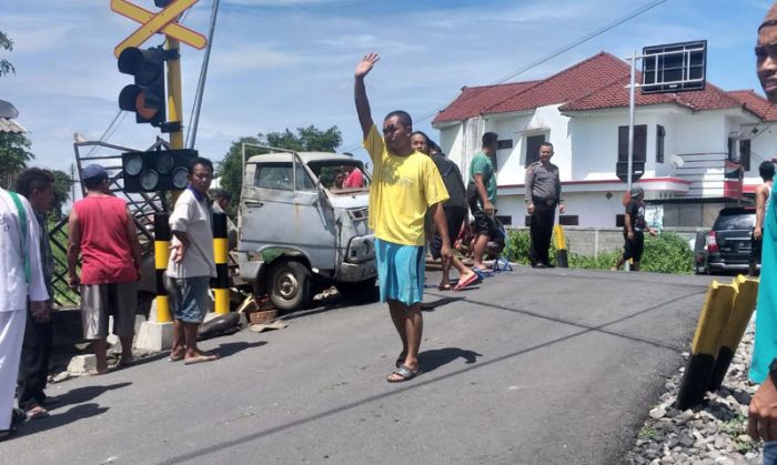 Mobil Pikap Tertabrak KA Malioboro Ekspres di Kota Blitar