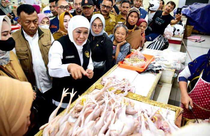 Di Pasar Legi Ponorogo, Gubernur Khofifah Pastikan Kebutuhan Bahan Pokok Jelang Lebaran Tercukupi