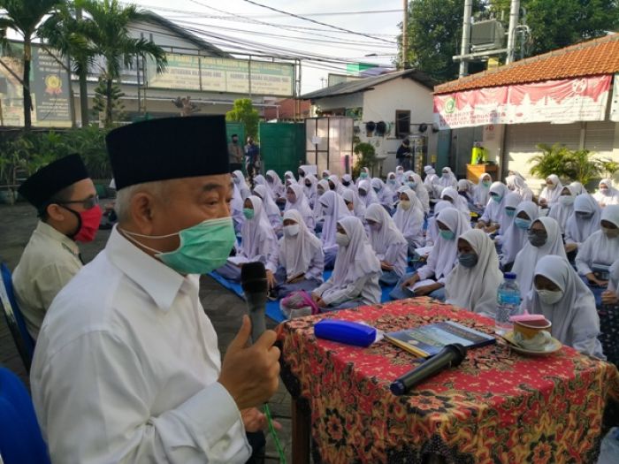 ​Pemimpin Tak Boleh Marah Depan Publik, Inilah Solusi Hadits Peredam Marah dari Kiai Asep