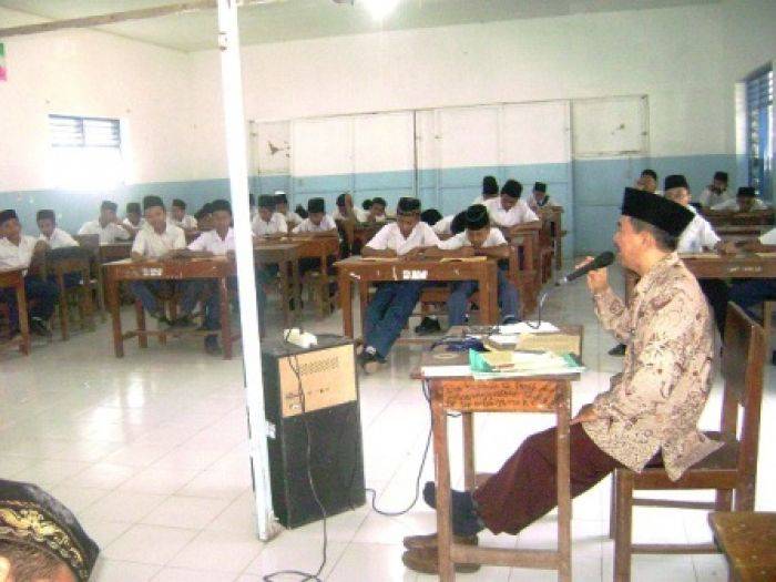 Ngaji Kilatan di Pesantren Seblak Jombang Selama Ramadan