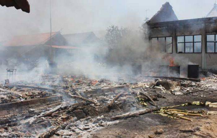 Korsleting Listrik, 2 Rumah dan 1 Gedung Sekolah Ludes Terbakar di Senori Tuban