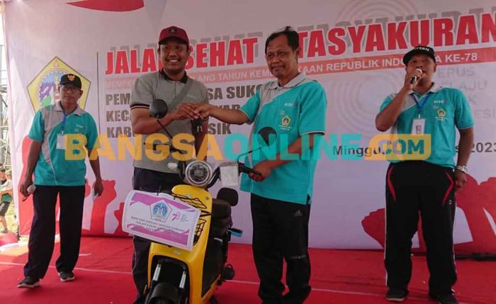 Jalan Sehat di Sukomulyo Gresik Berhadiah Sepeda Listrik